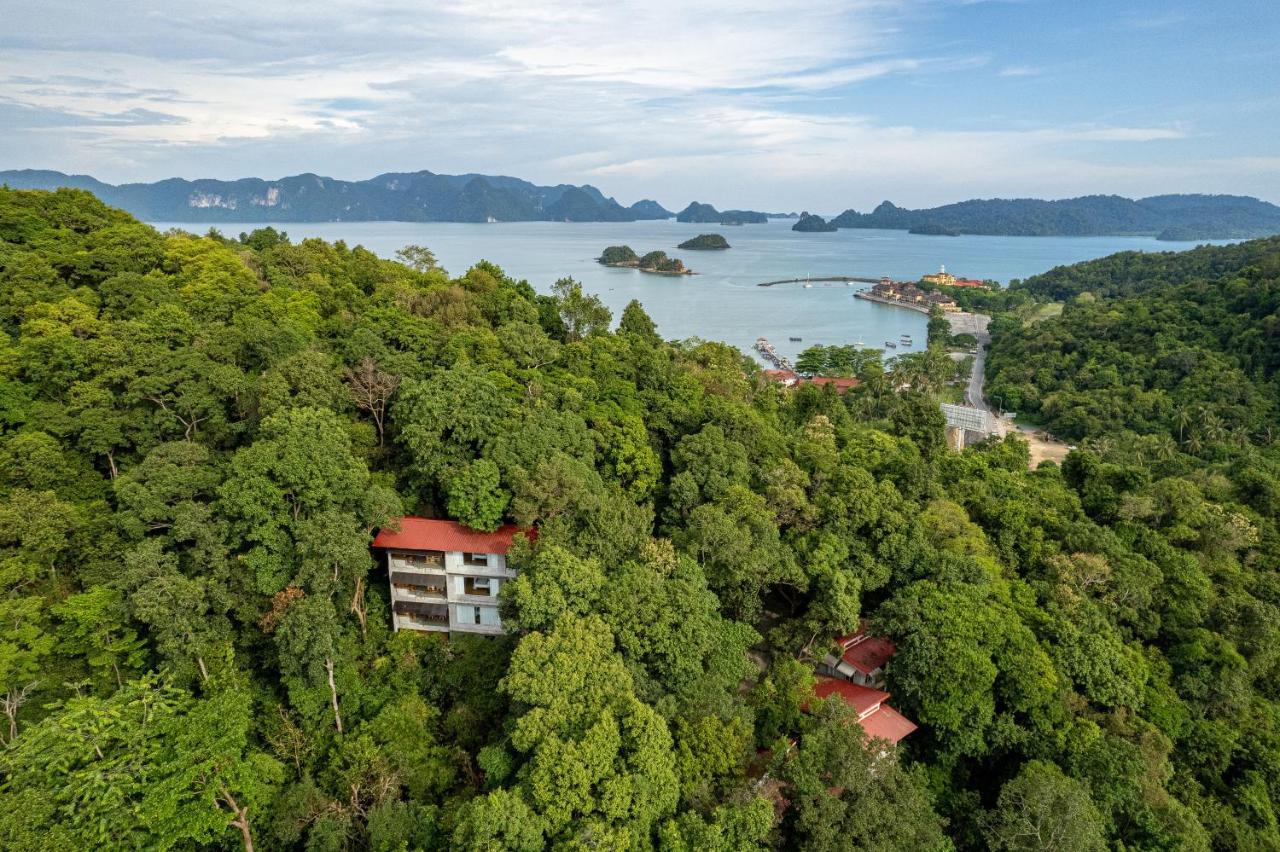 Ambong Rainforest Retreat Lodge