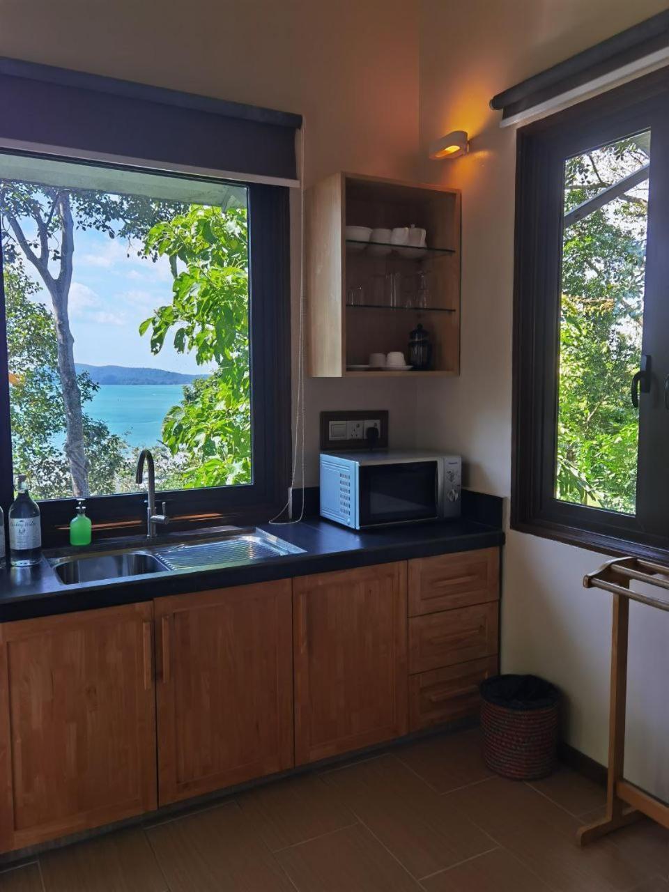 Ambong Rainforest Retreat Lodge *