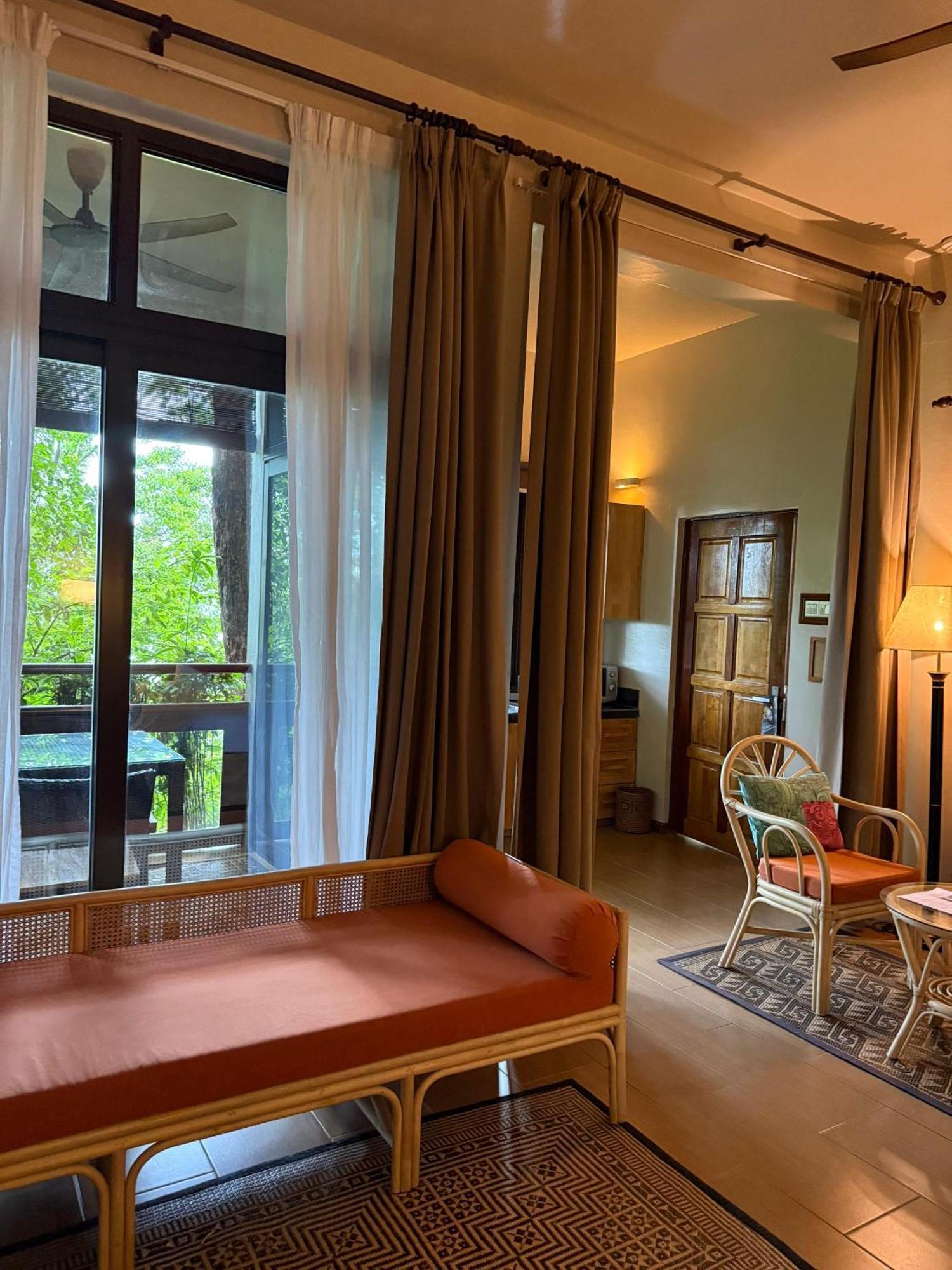 Ambong Rainforest Retreat Lodge *